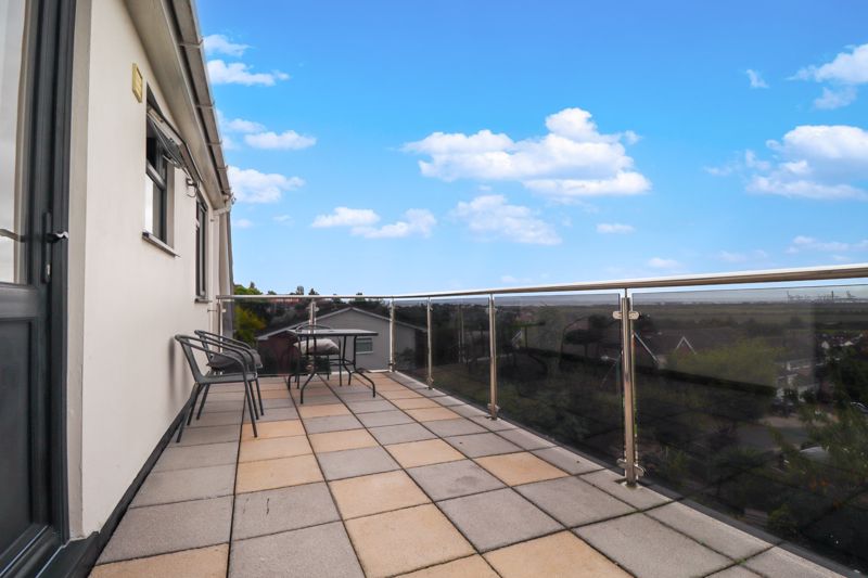 Room 2, Kings Road, South Benfleet