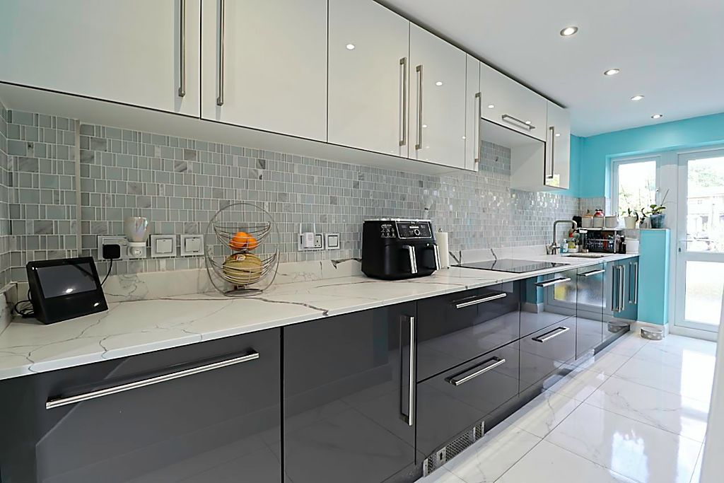 12898178-5